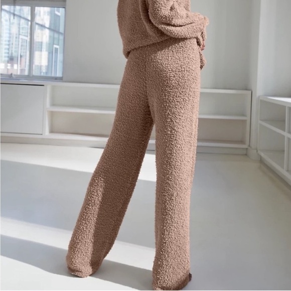 Aritzia The Group BABATON Fuzzy Lounge Retreat Pants - Picture 2 of 12